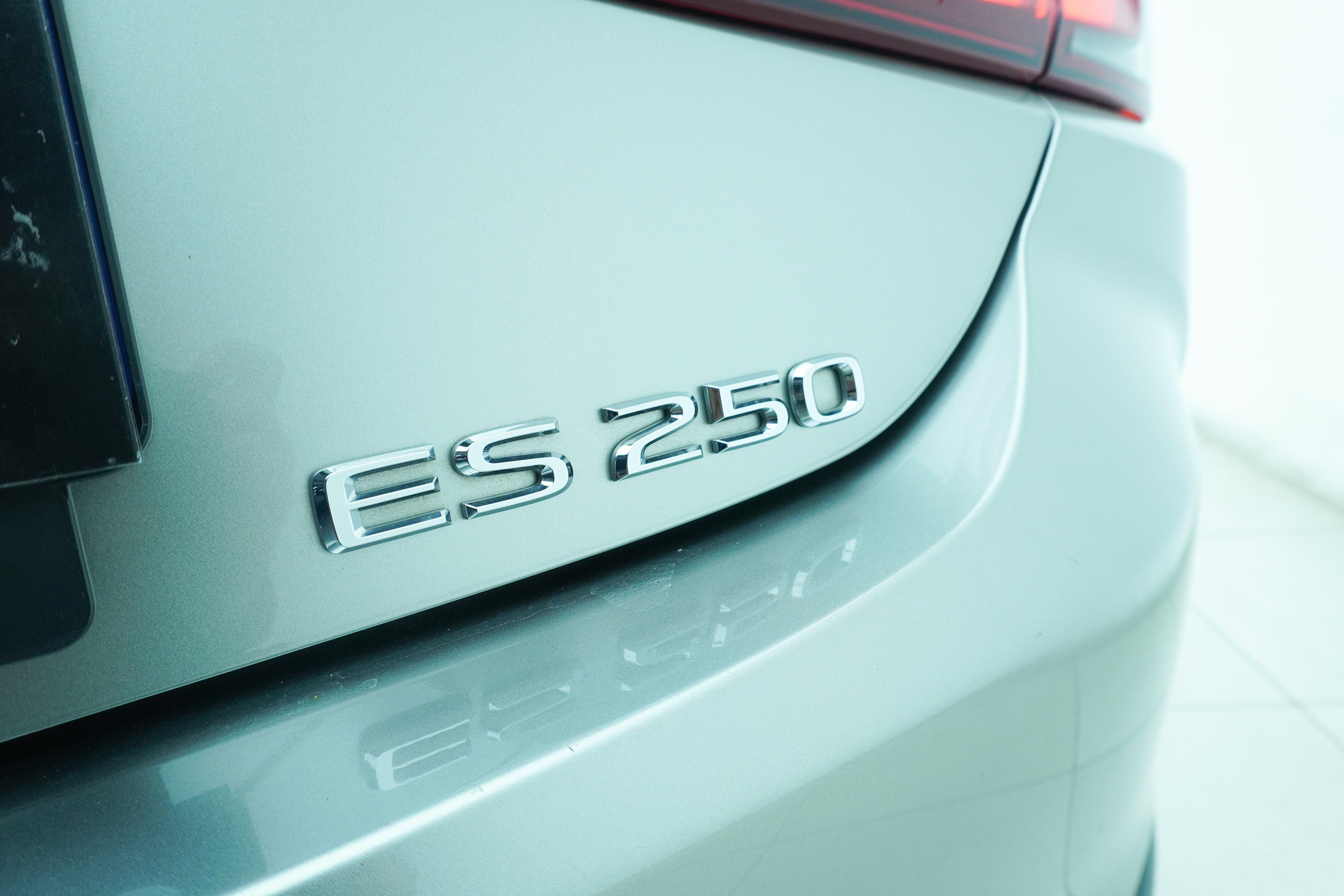 2022 Lexus ES 250 EX
