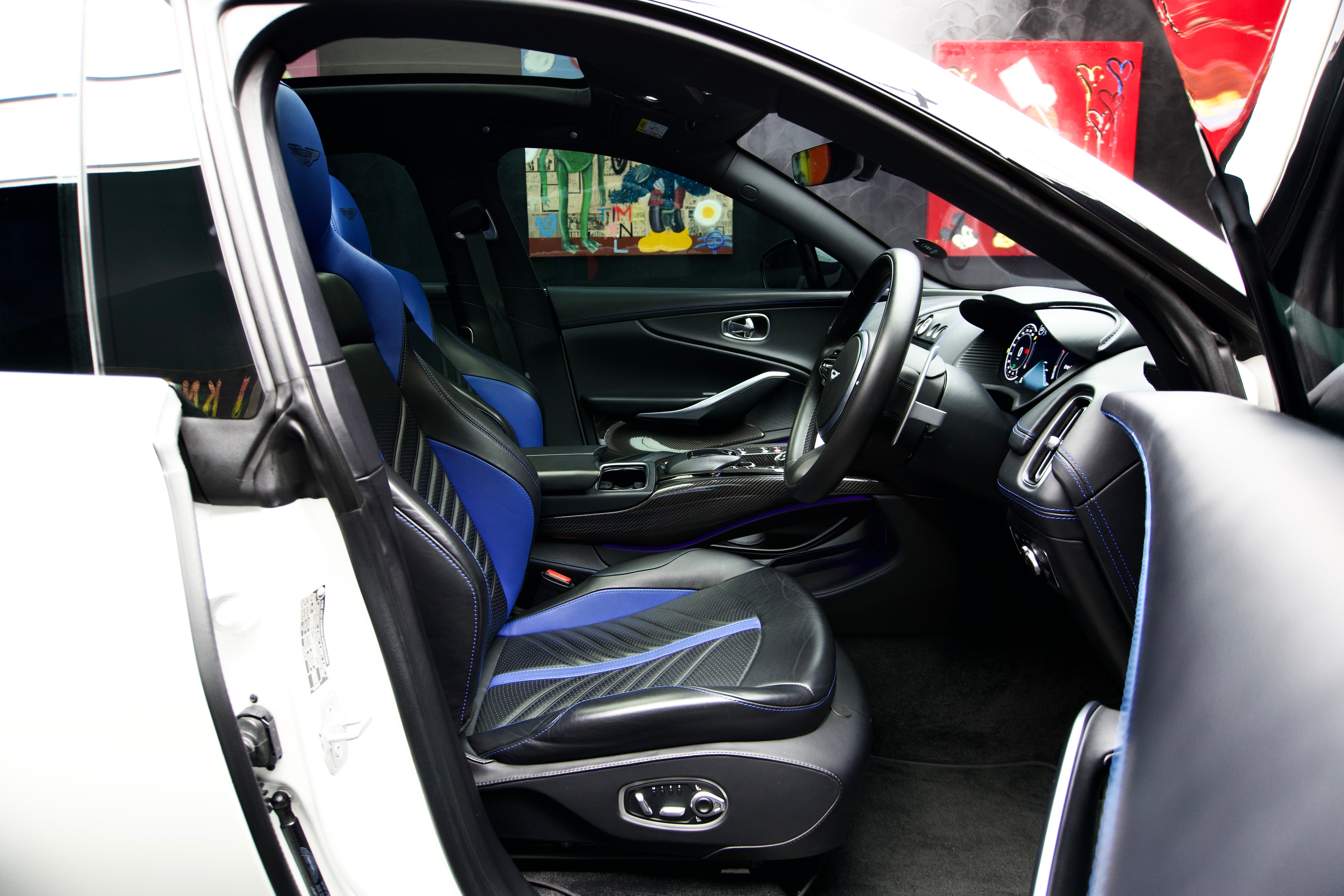 Aston Martin DBX V8 707