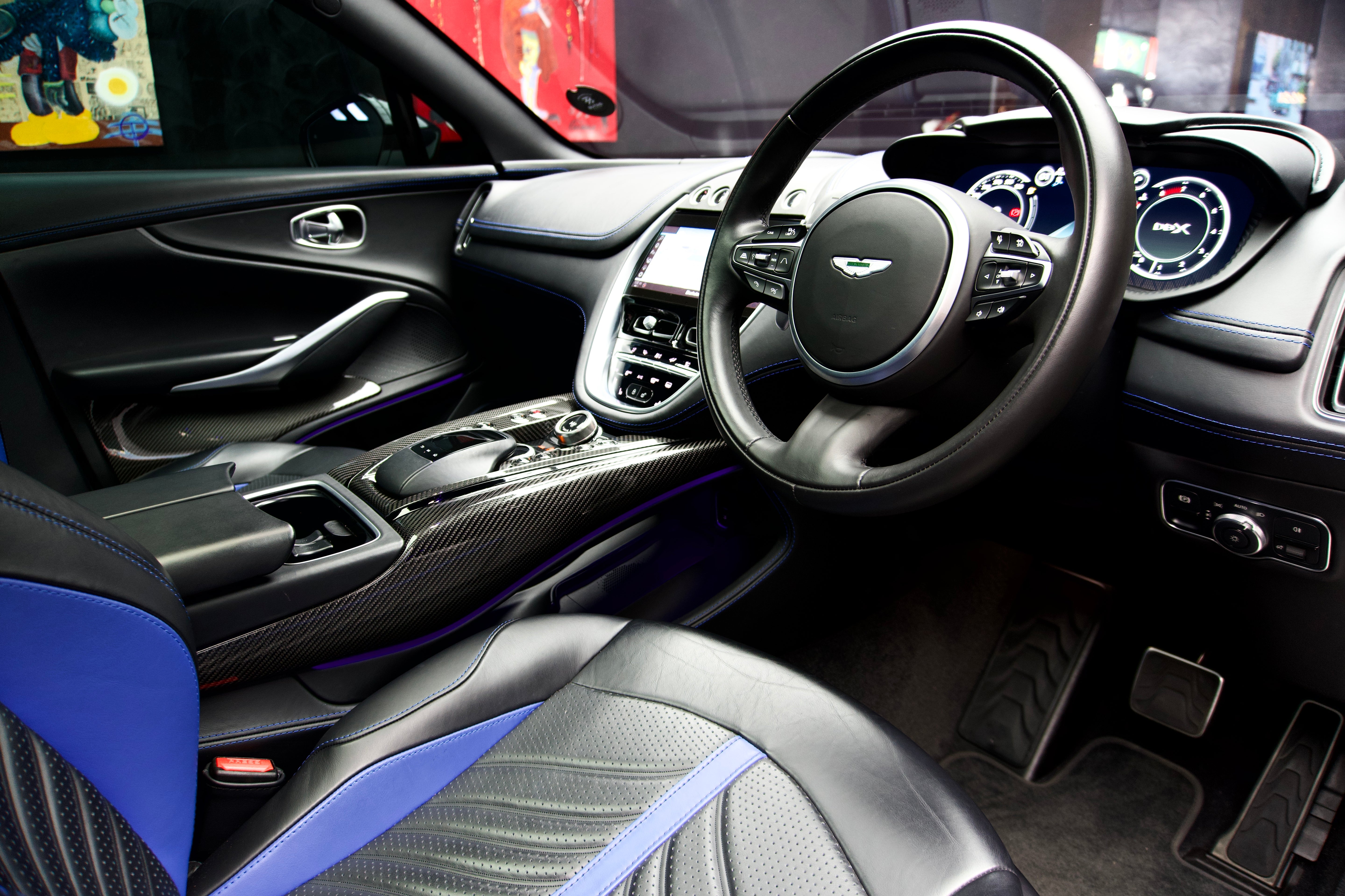Aston Martin DBX V8 707