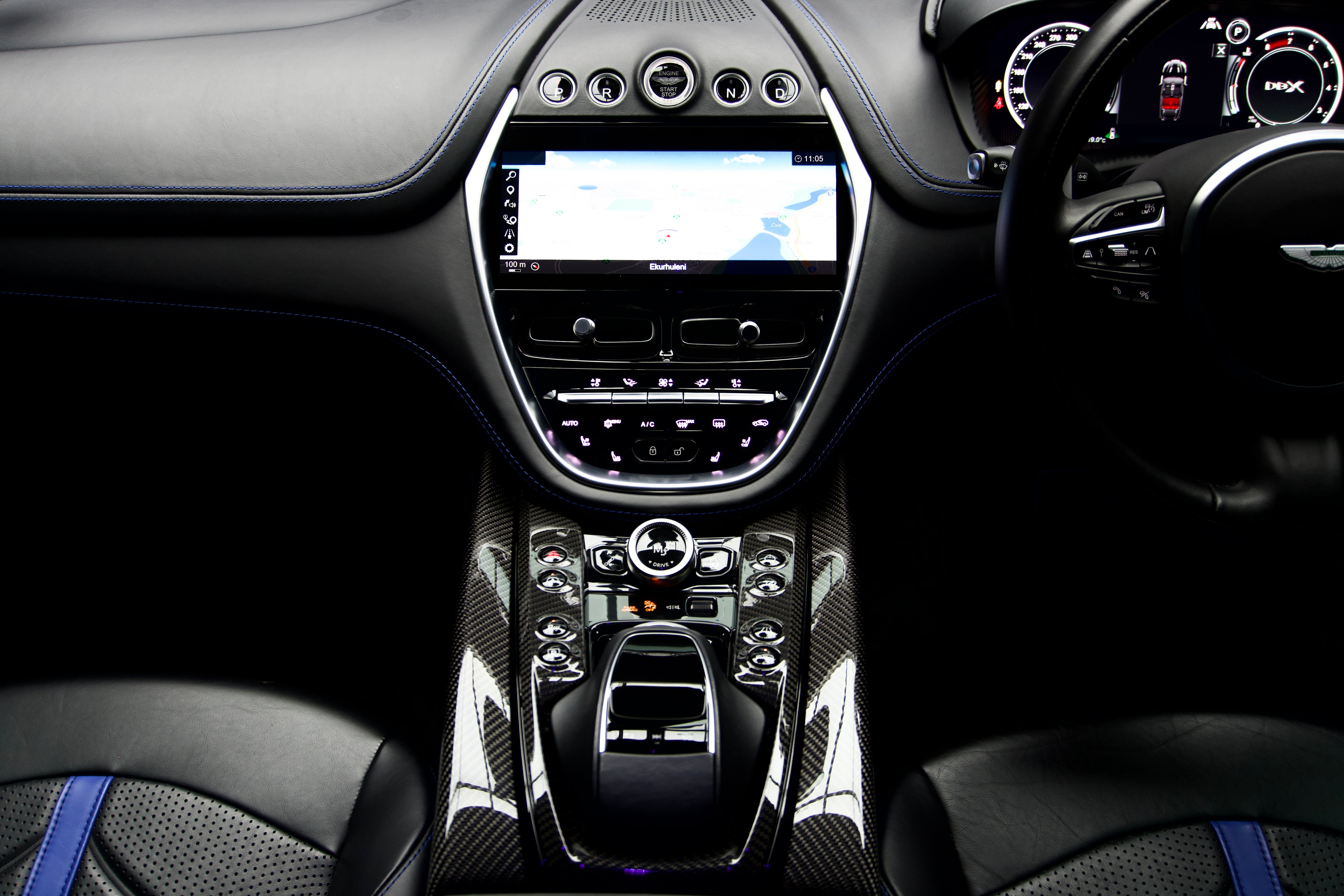 Aston Martin DBX V8 707