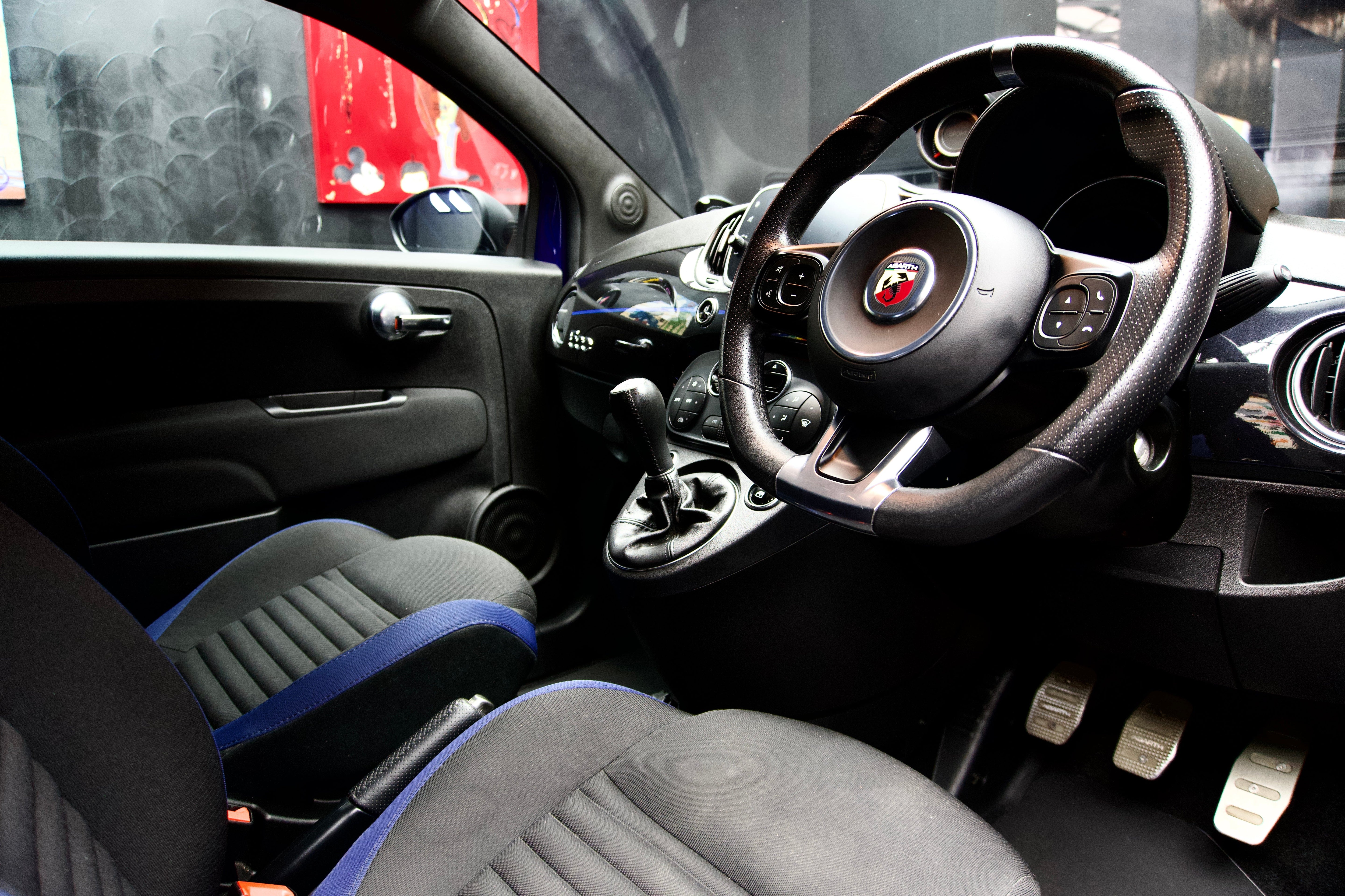 Abarth 500 - 595 Monster Energy Yamaha Cabriolet