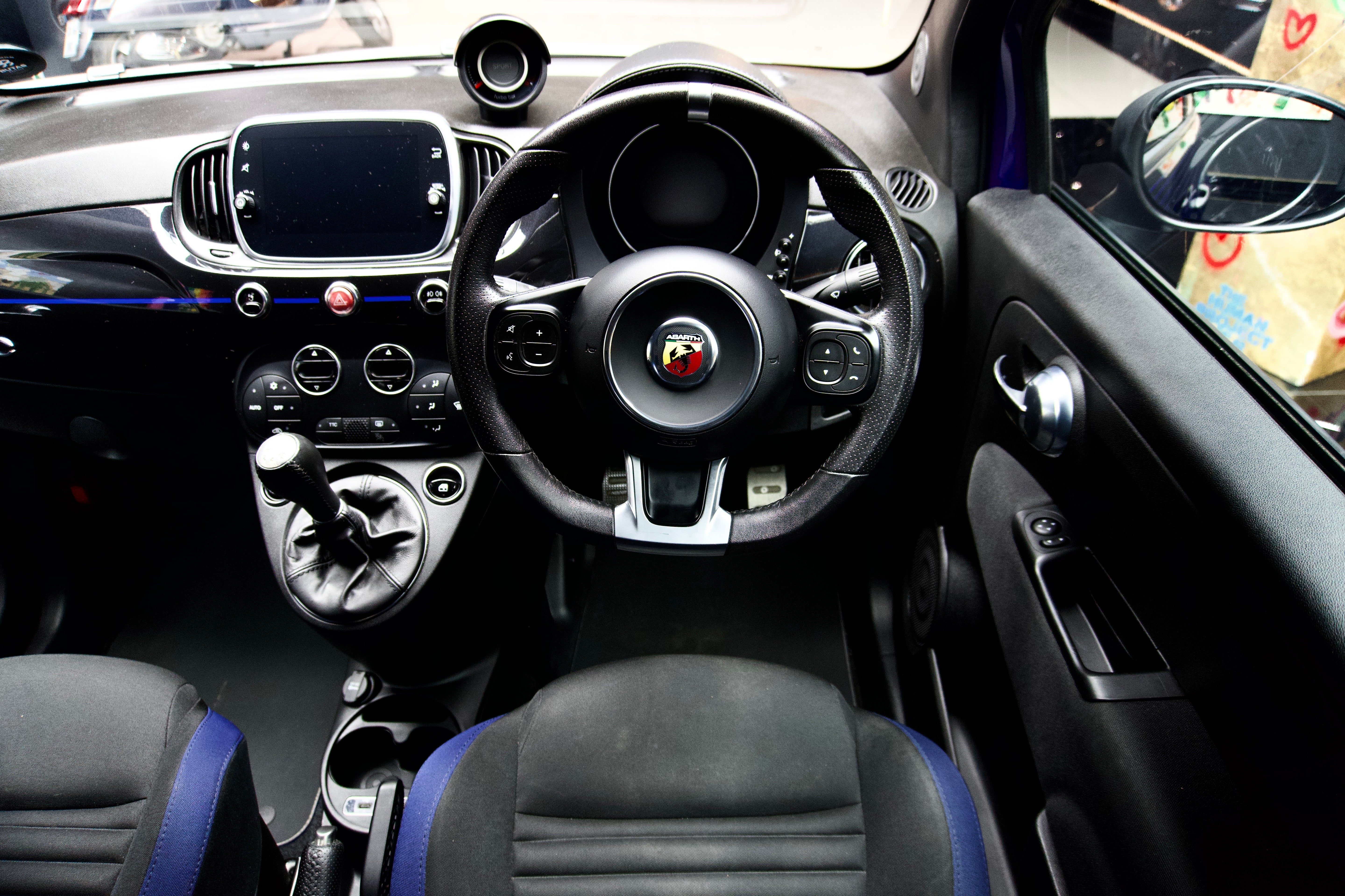 Abarth 500 - 595 Monster Energy Yamaha Cabriolet