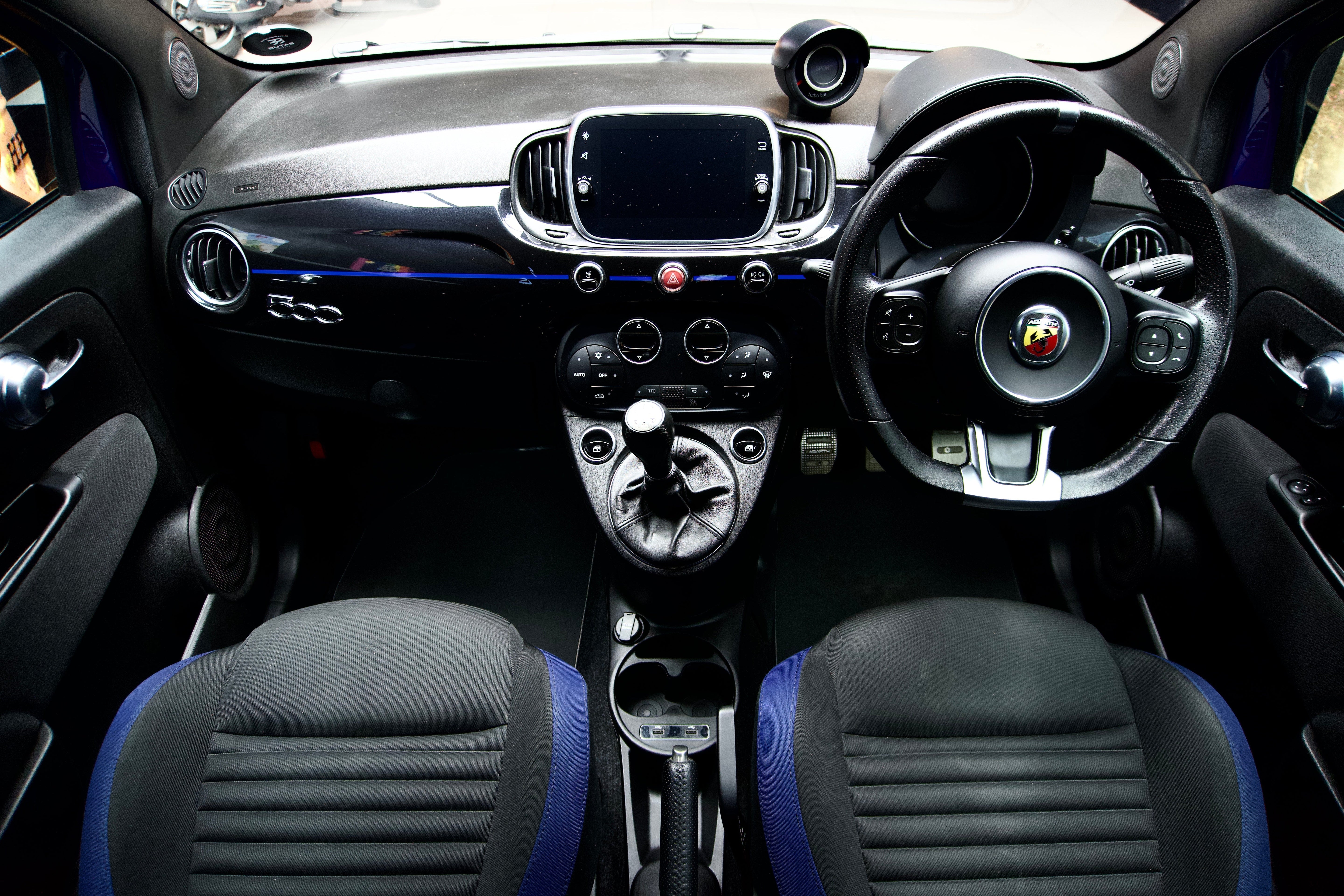 Abarth 500 - 595 Monster Energy Yamaha Cabriolet