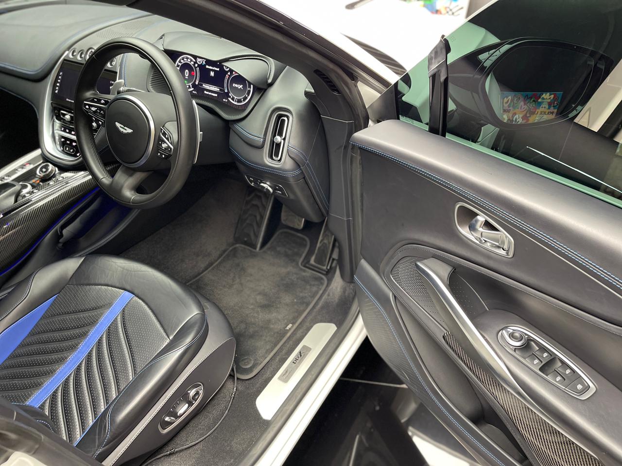 Aston Martin DBX V8 707