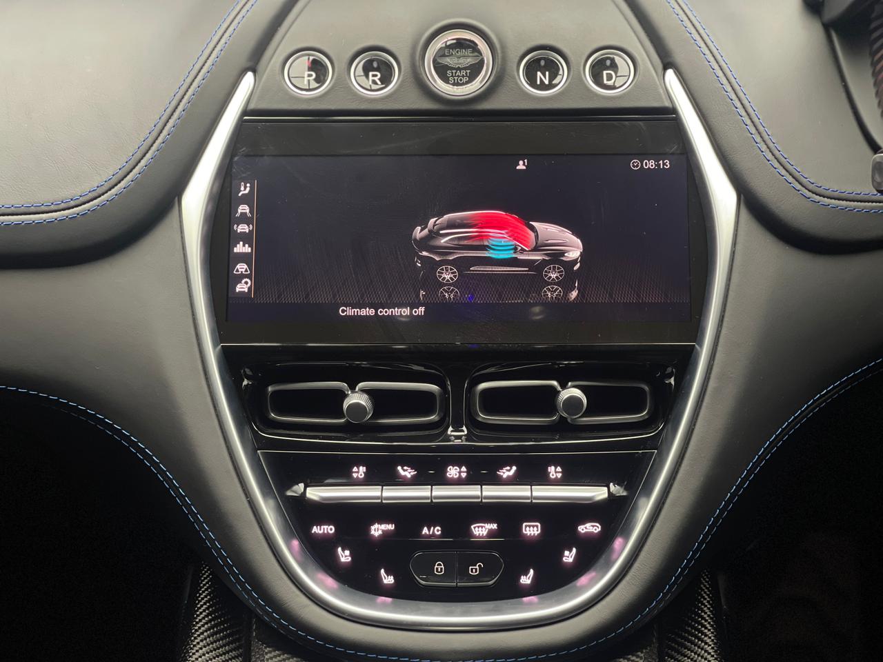 Aston Martin DBX V8 707