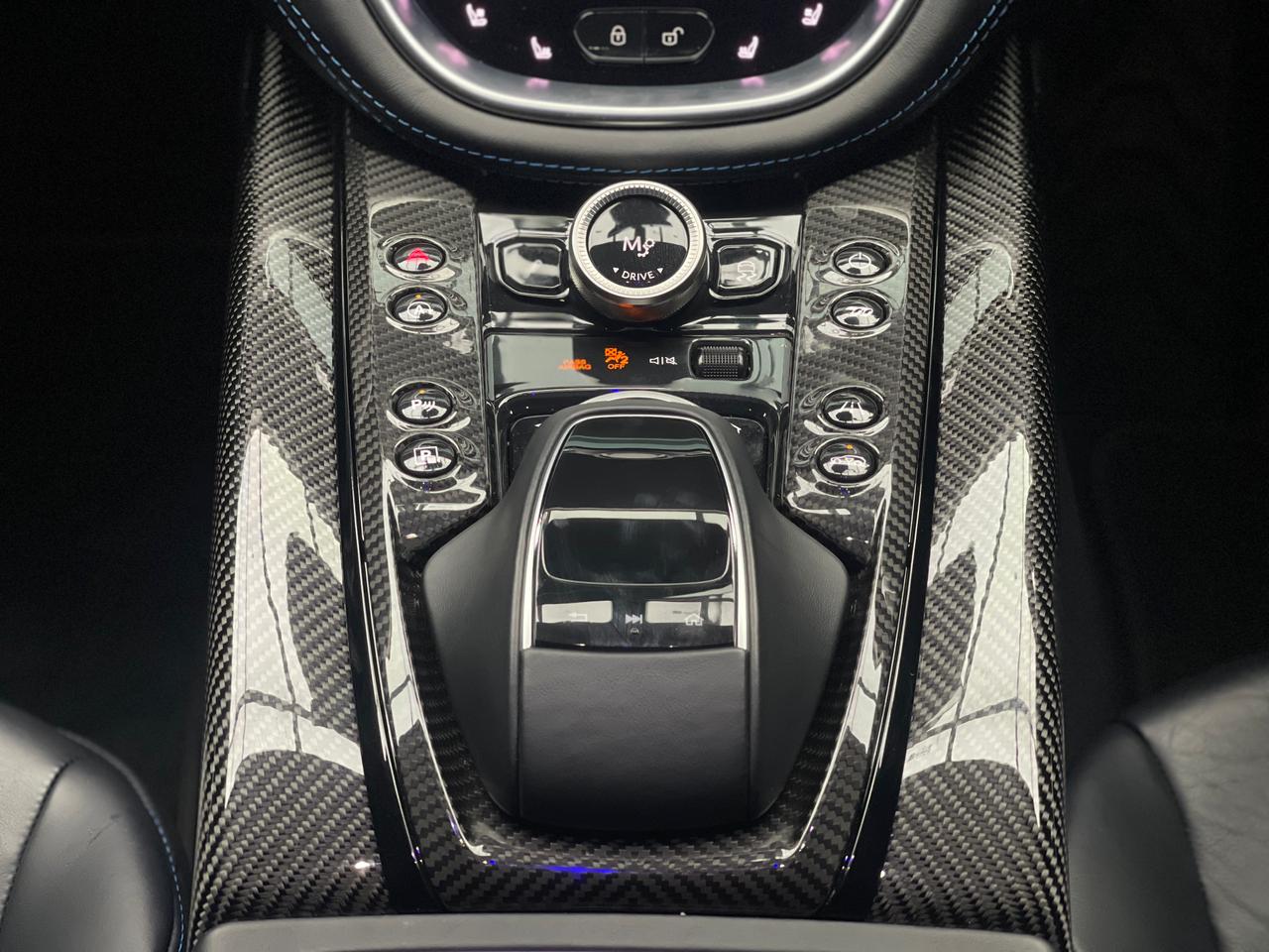 Aston Martin DBX V8 707