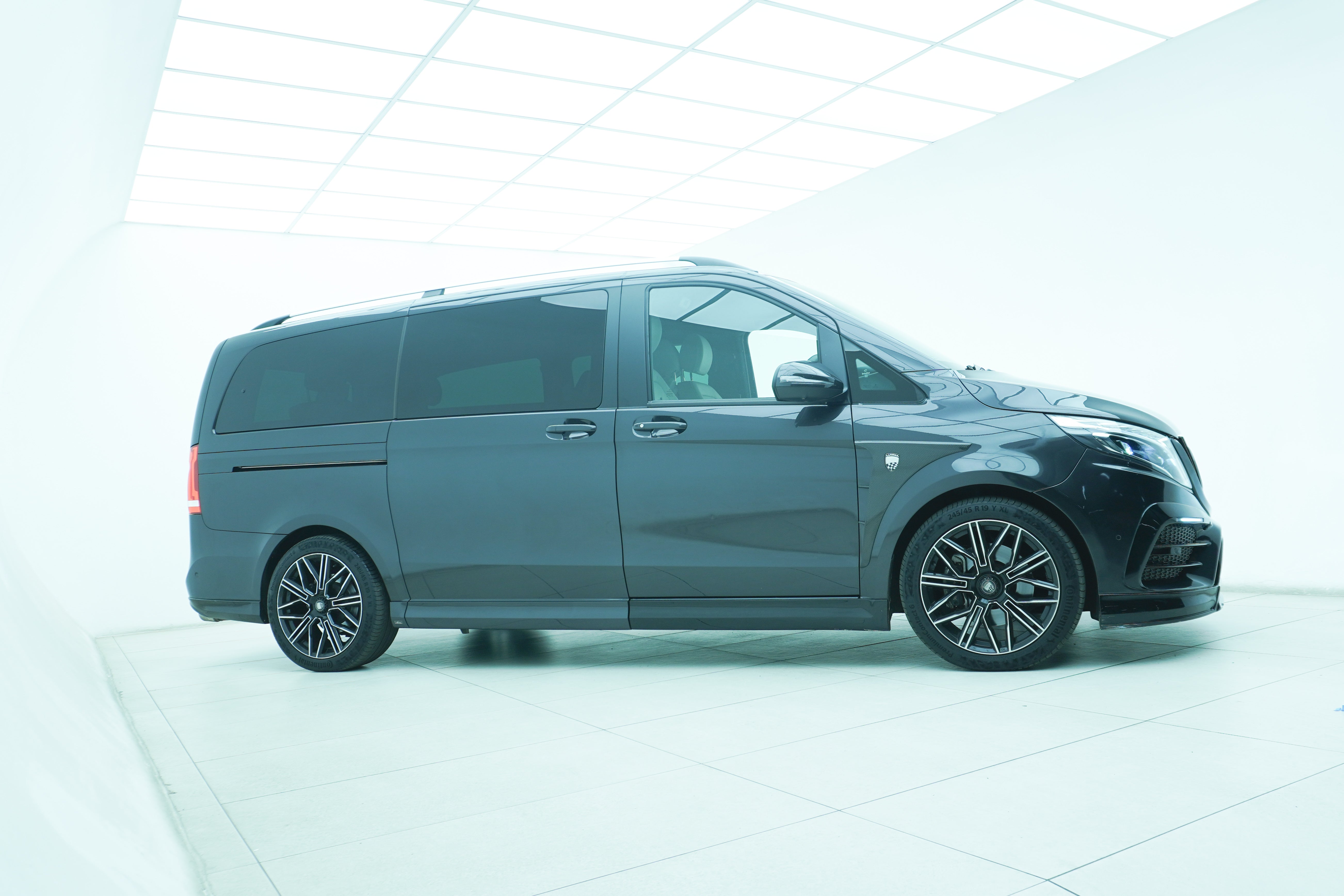 2022 Mercedes-Benz V-Class V300d Exclusive Lumma CLR V Edition