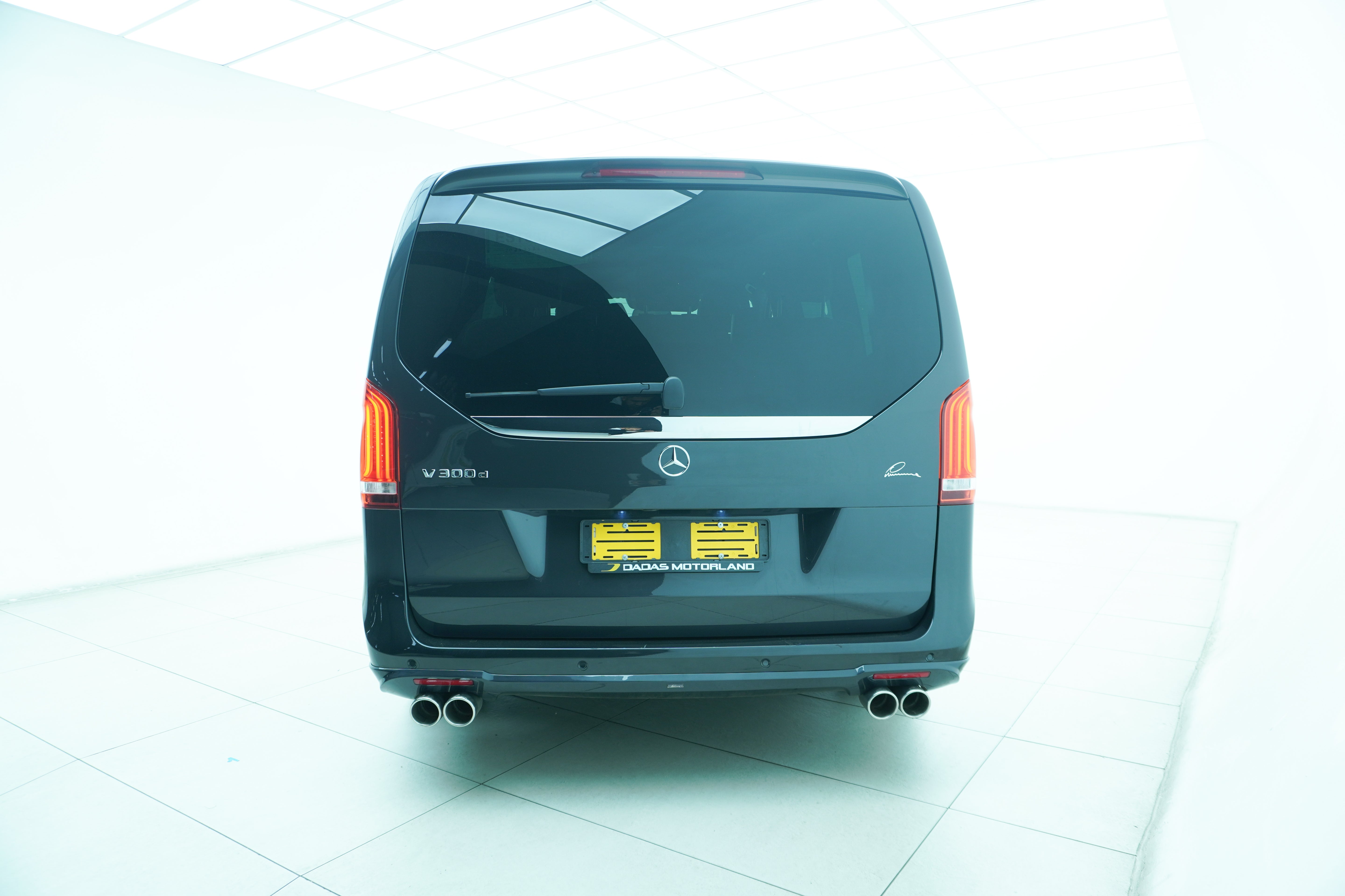 2022 Mercedes-Benz V-Class V300d Exclusive Lumma CLR V Edition