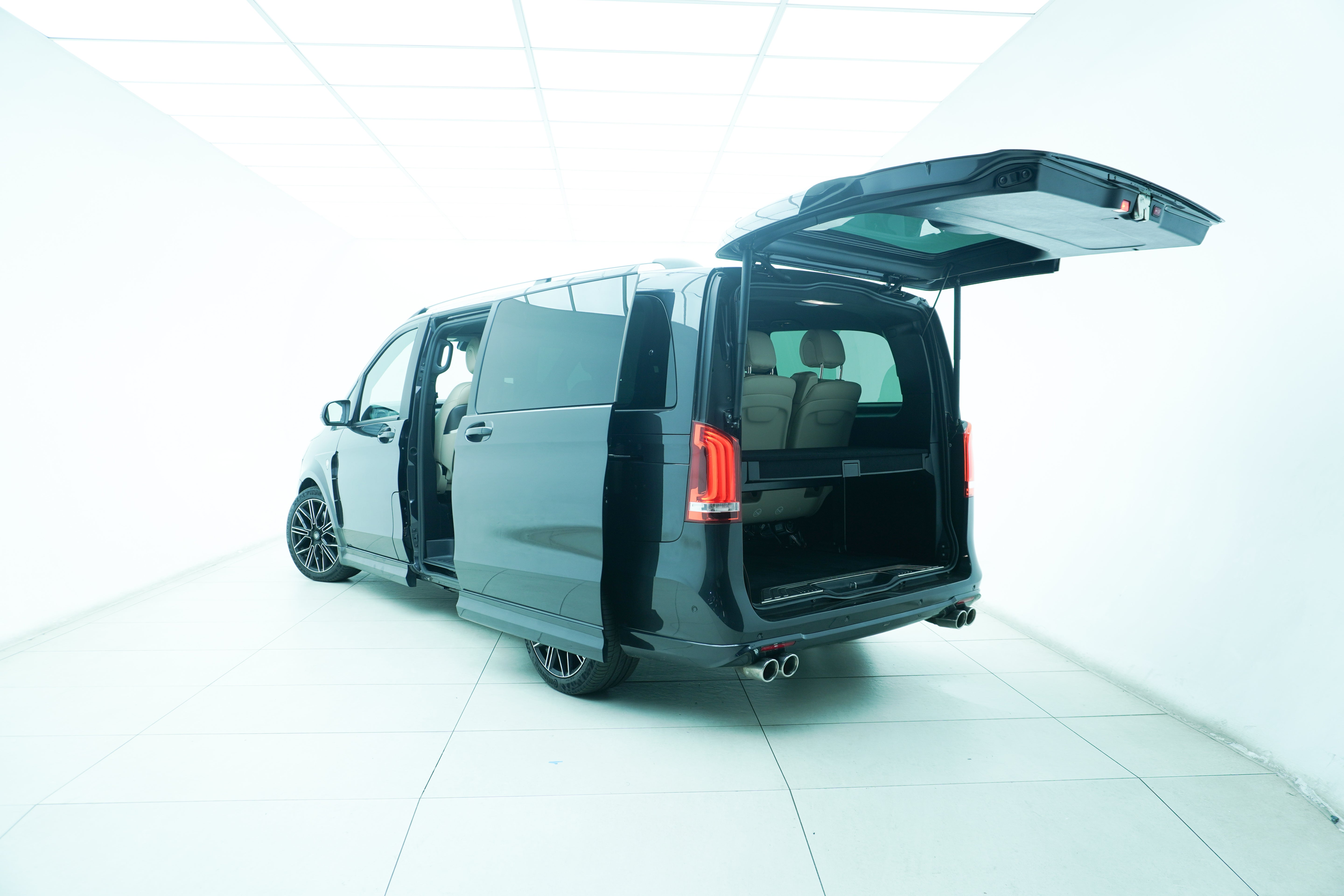 2022 Mercedes-Benz V-Class V300d Exclusive Lumma CLR V Edition