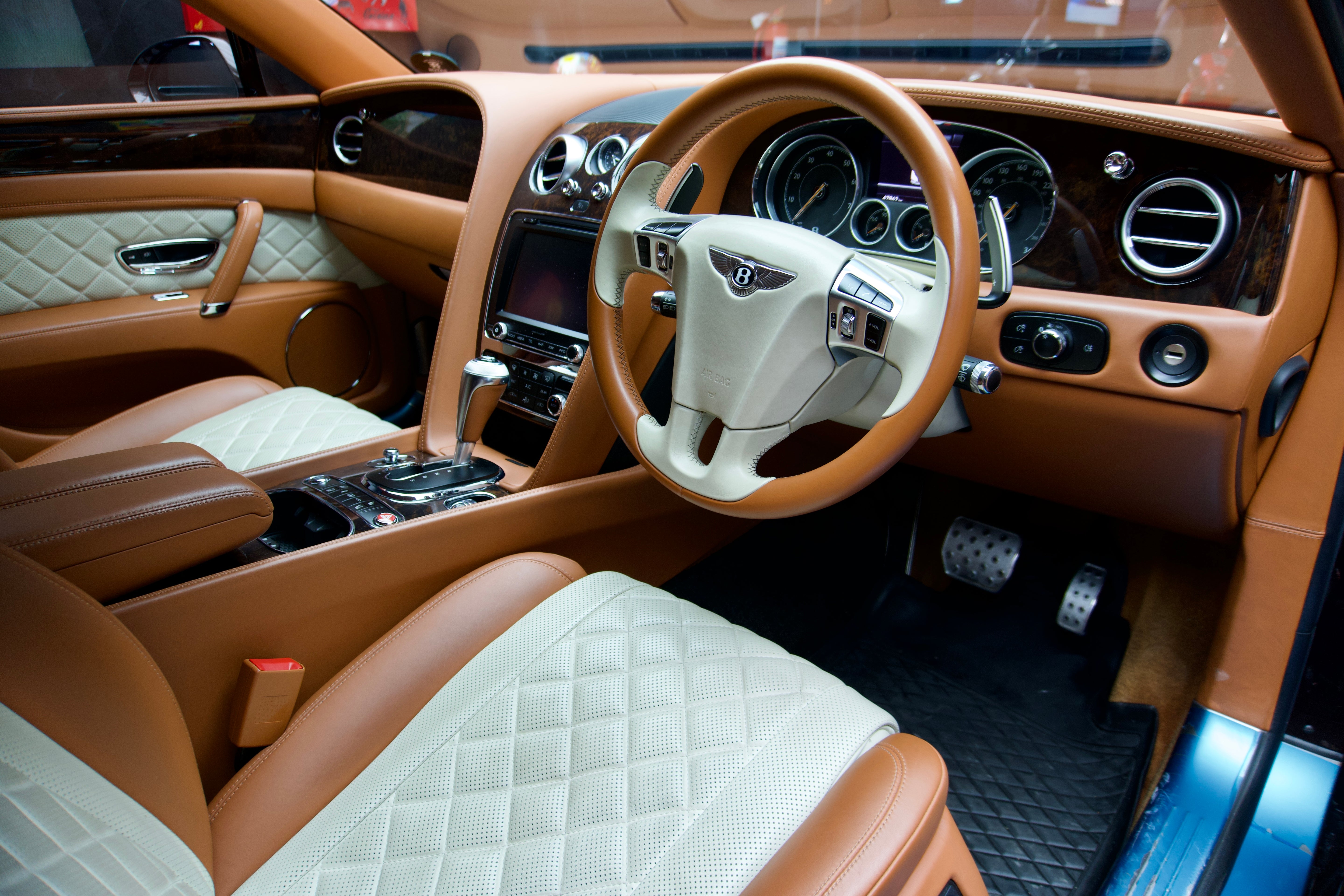 Bentley Flying Spur V8 S