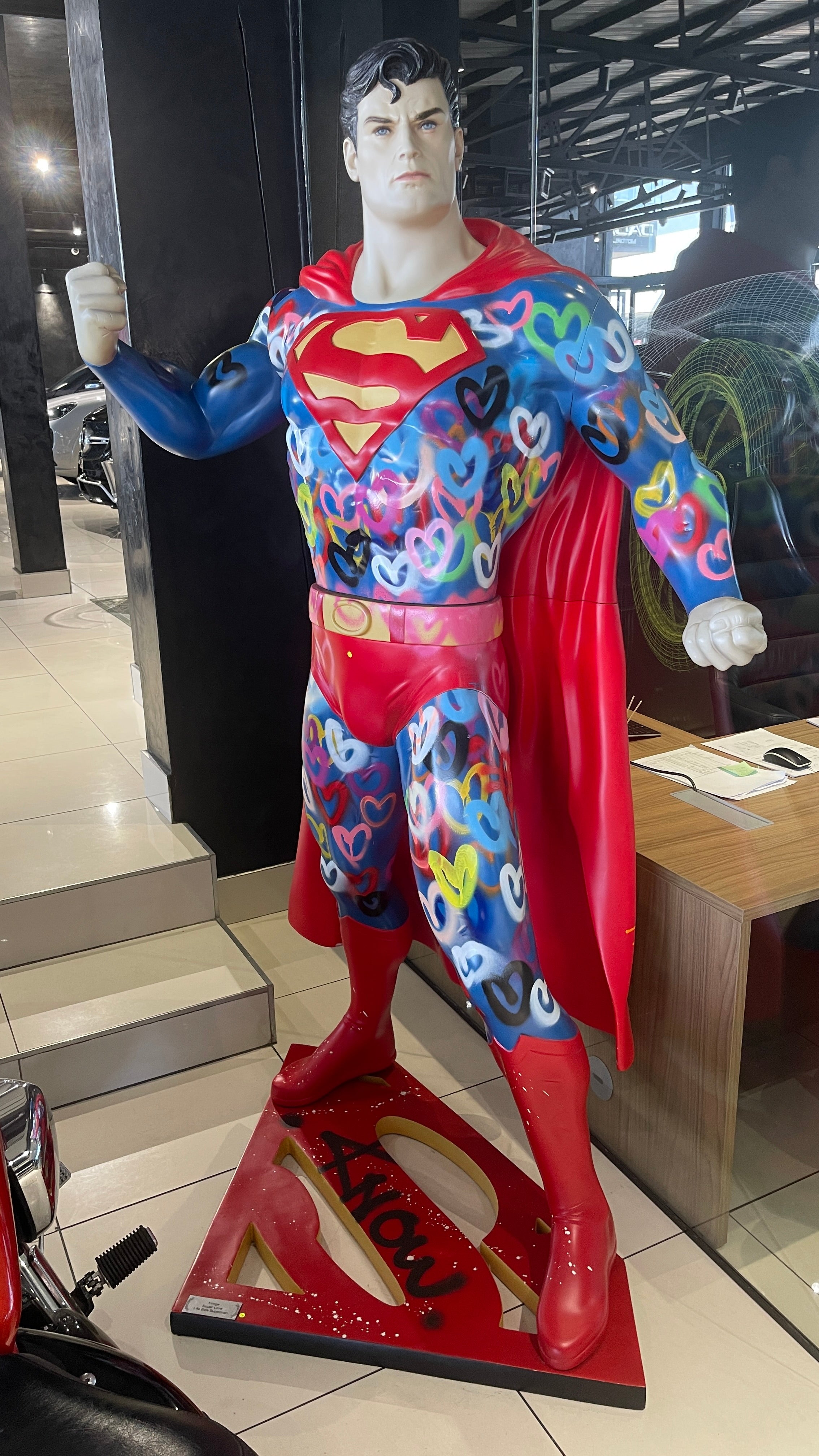 Escultura Superman Graffiti