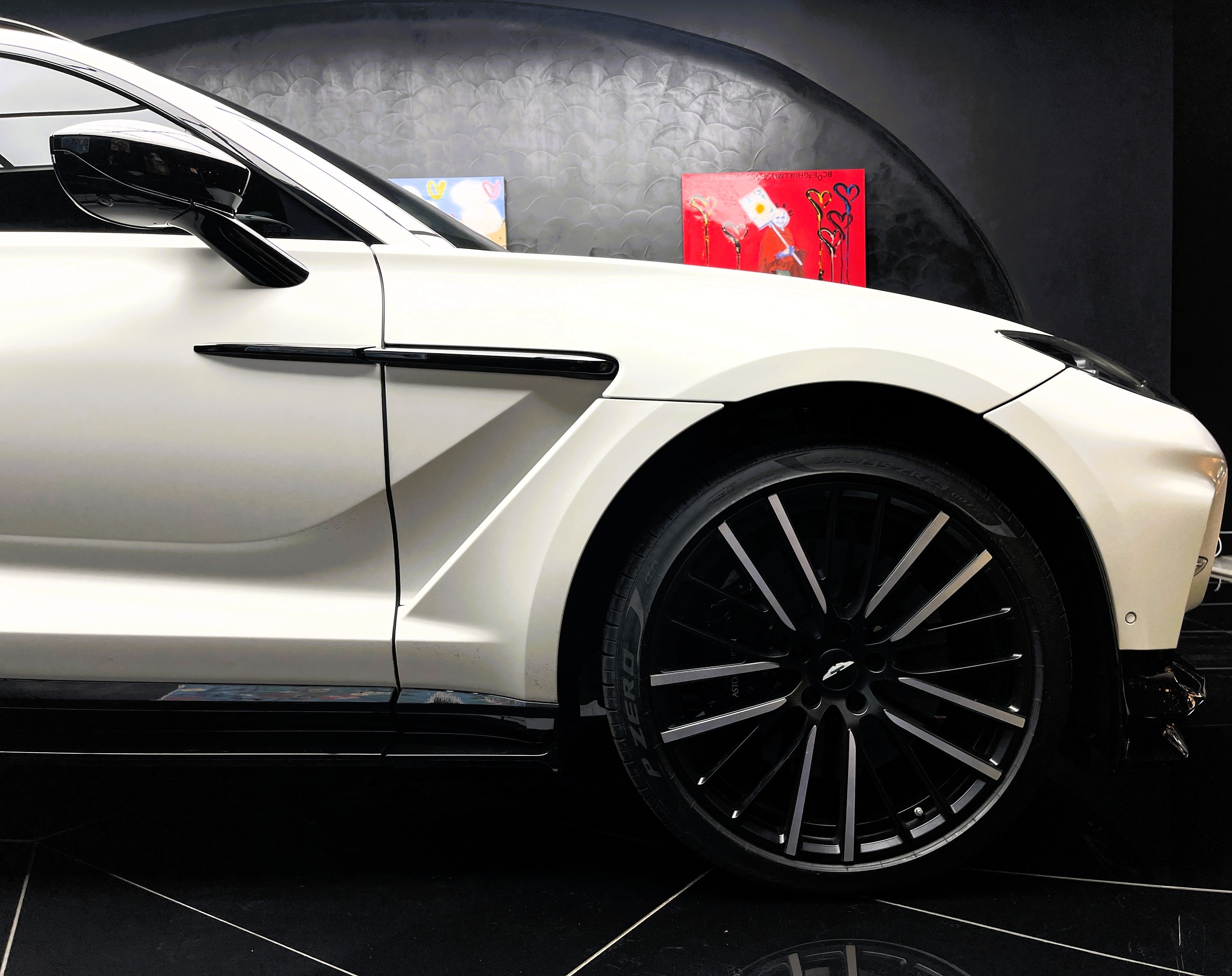 Aston Martin DBX V8 707