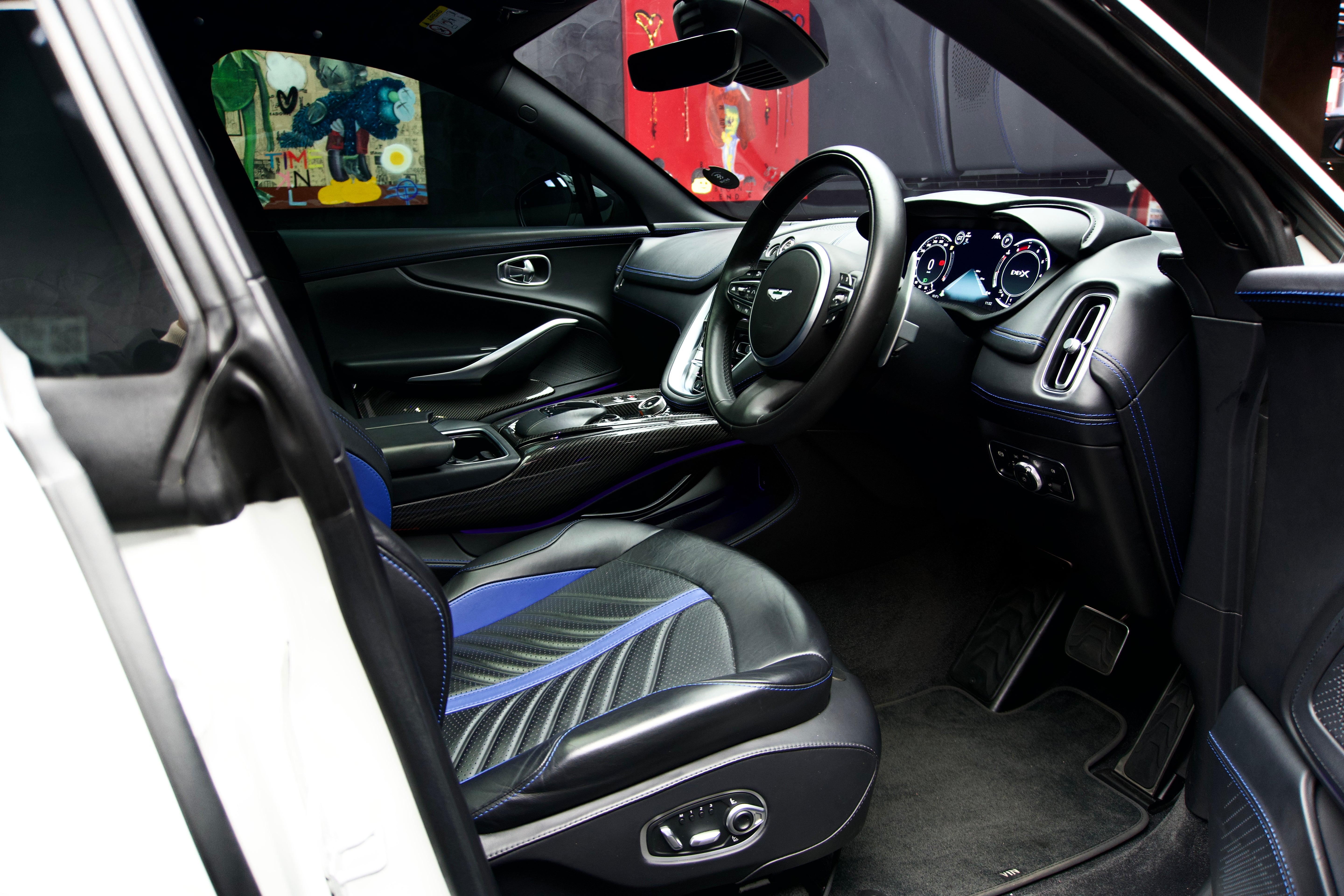Aston Martin DBX V8 707