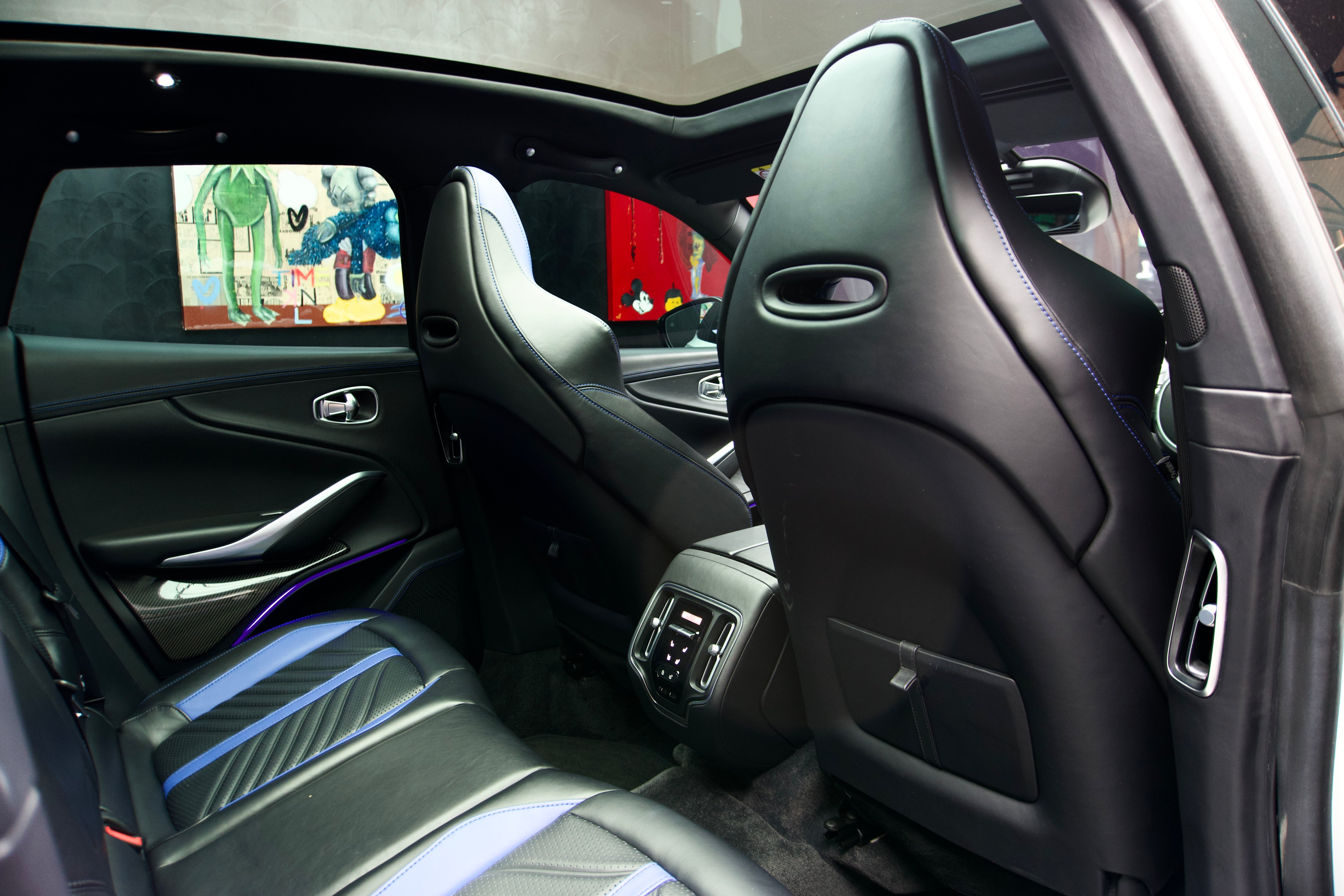 Aston Martin DBX V8 707