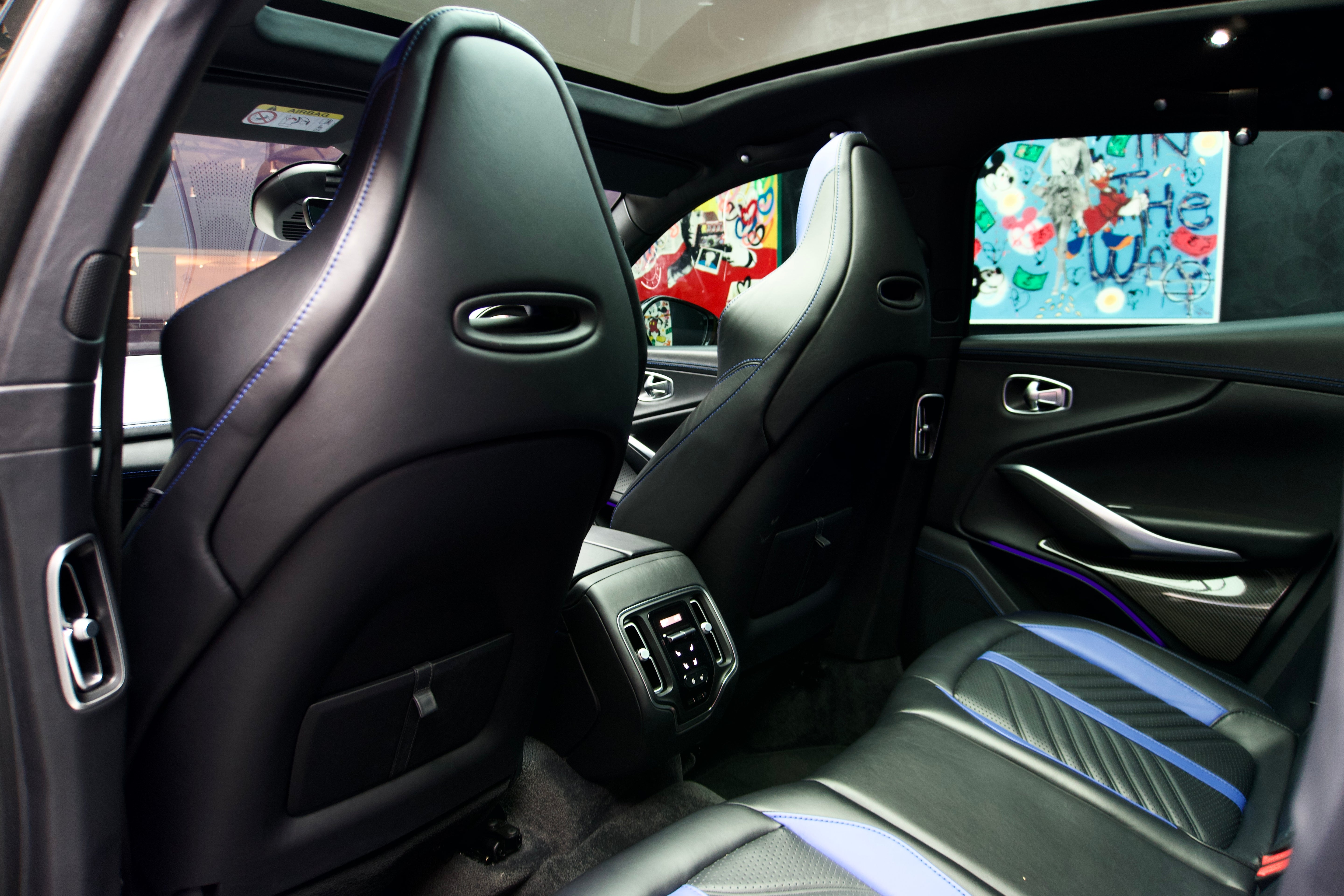 Aston Martin DBX V8 707
