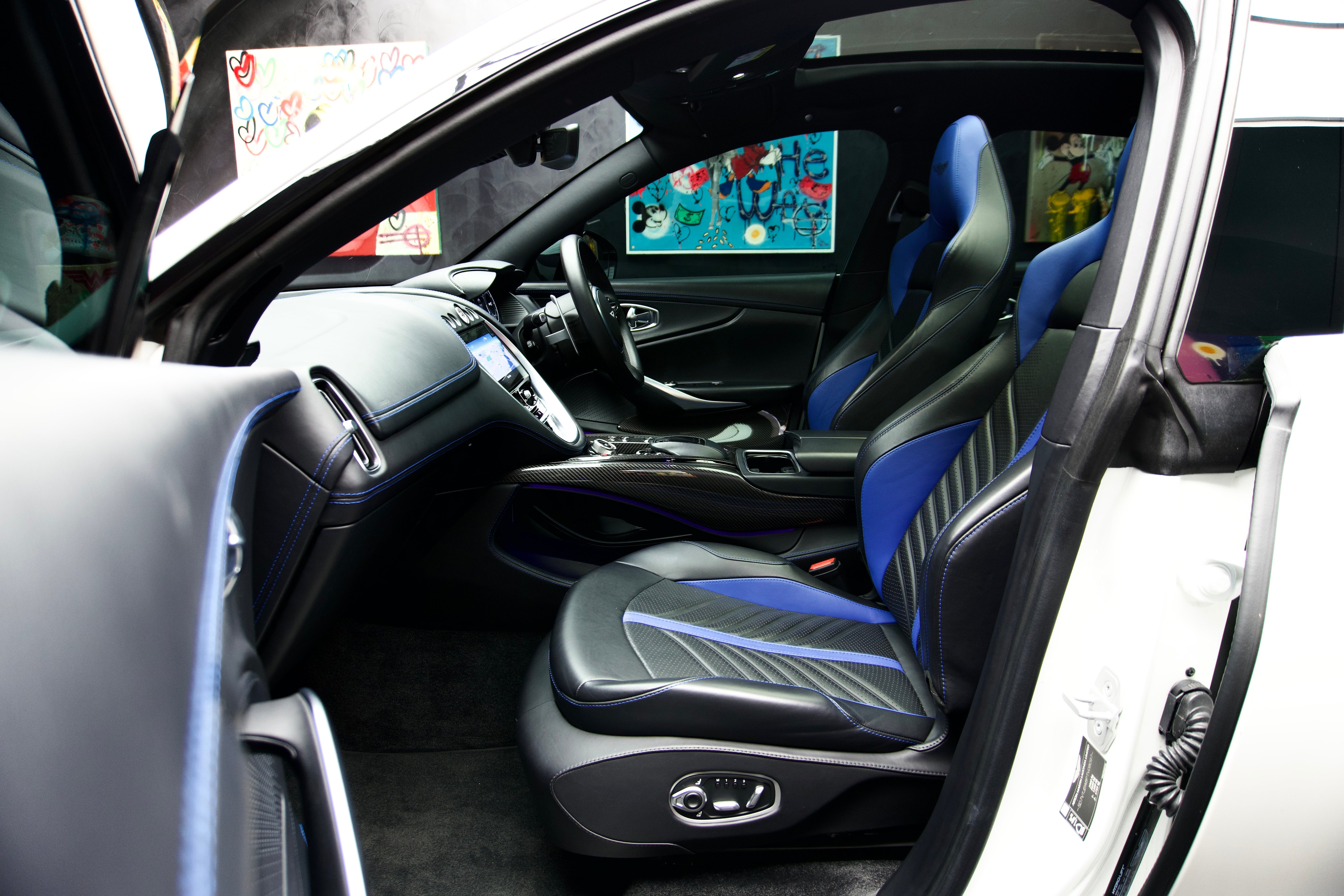 Aston Martin DBX V8 707