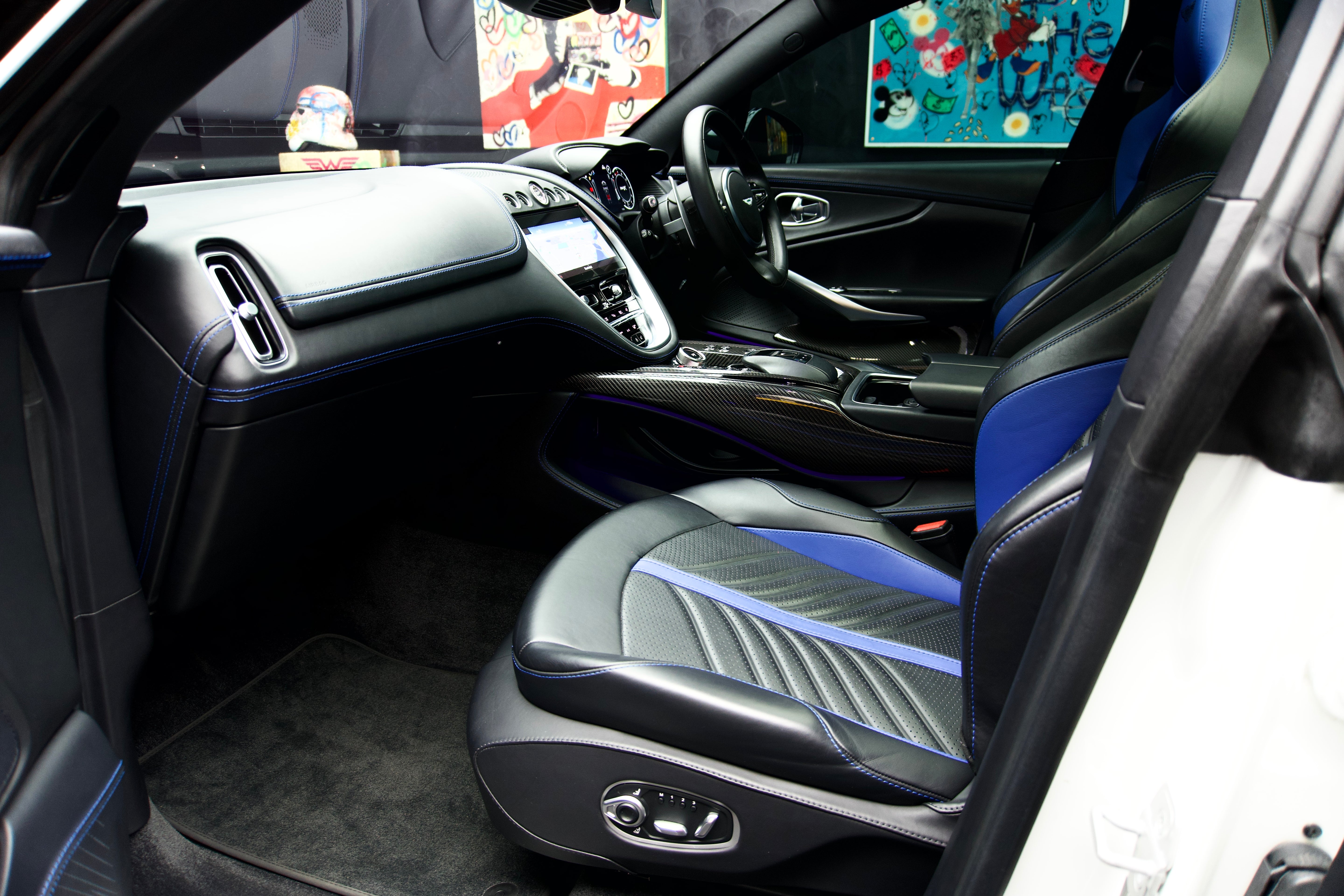Aston Martin DBX V8 707