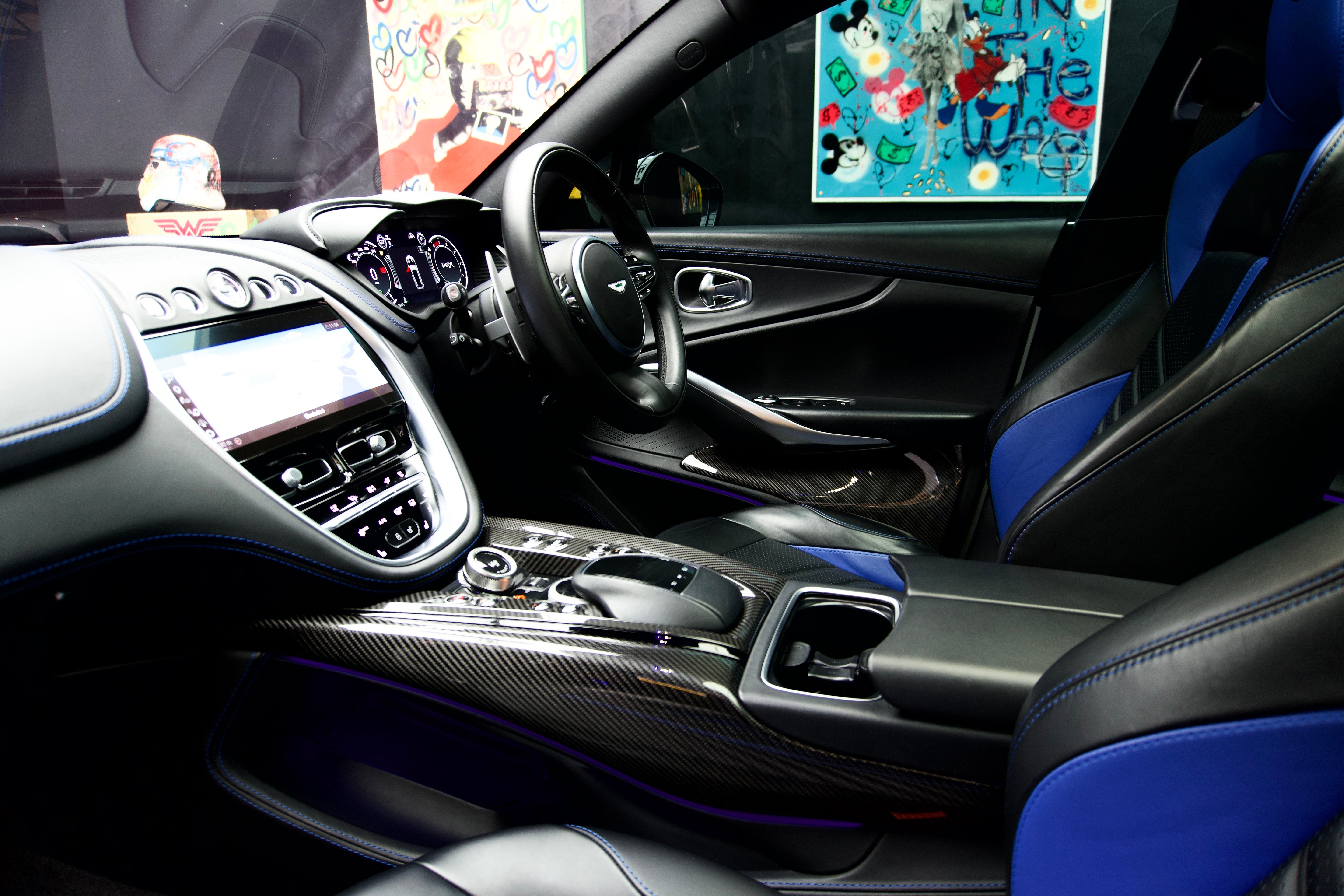Aston Martin DBX V8 707