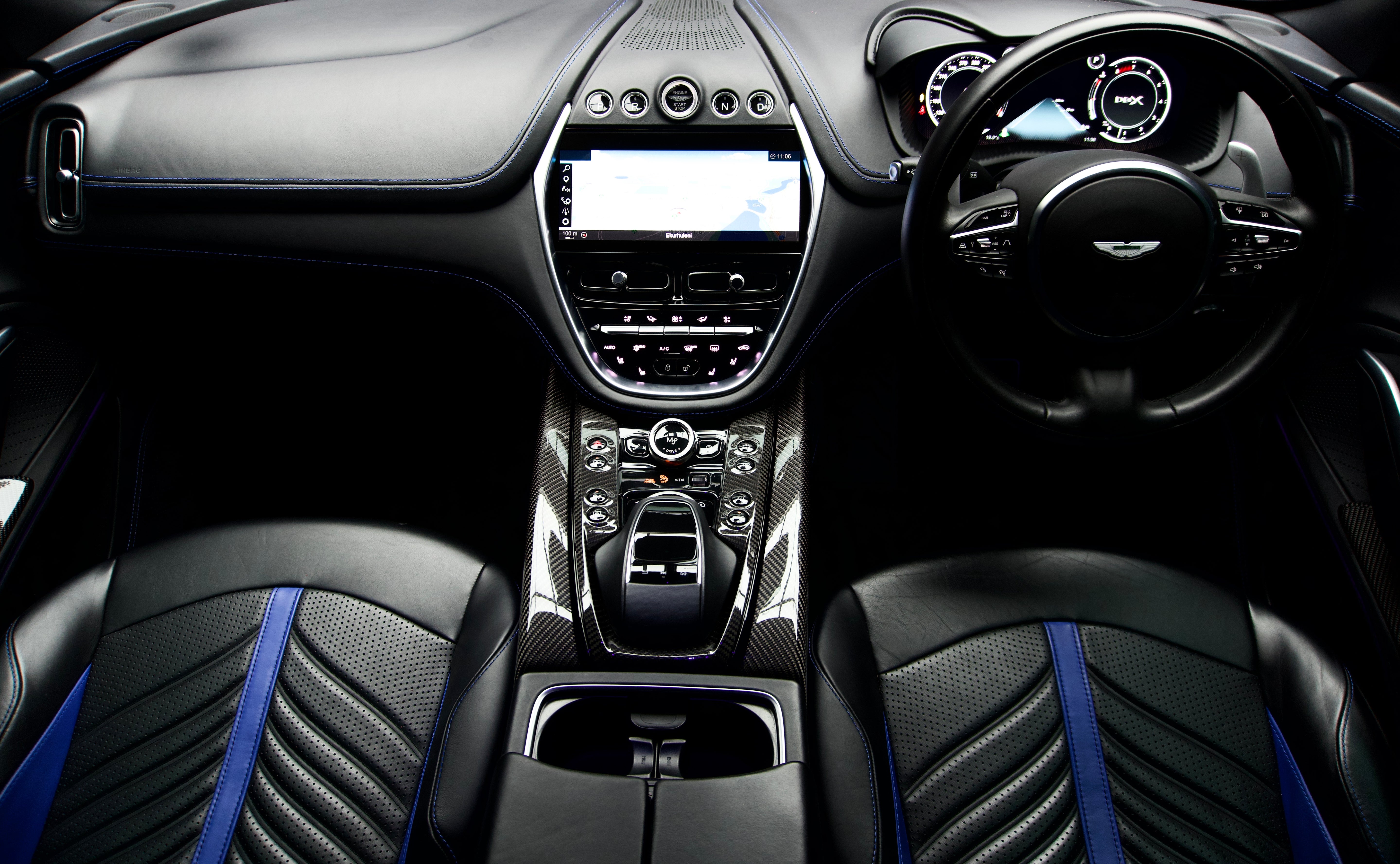 Aston Martin DBX V8 707