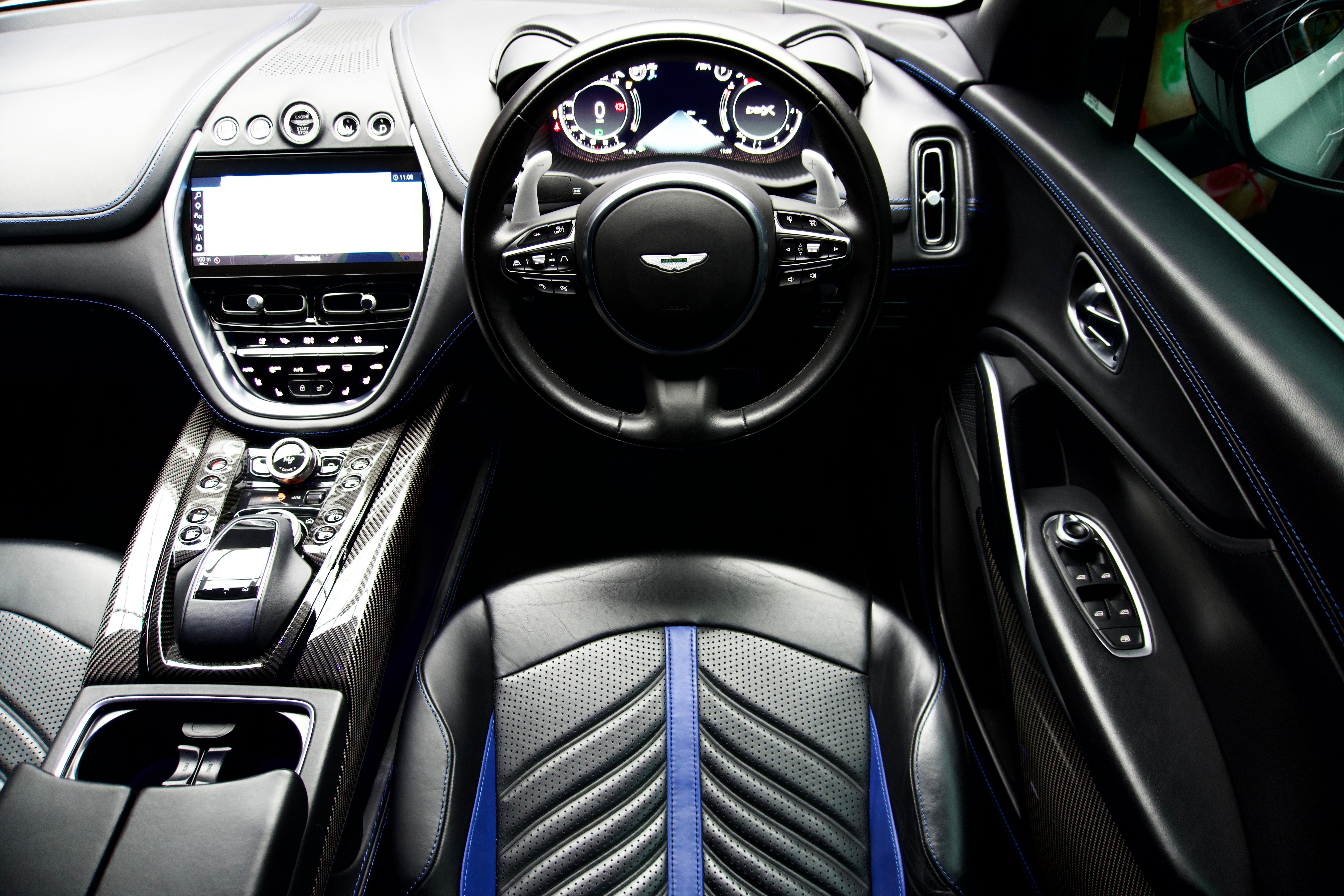 Aston Martin DBX V8 707