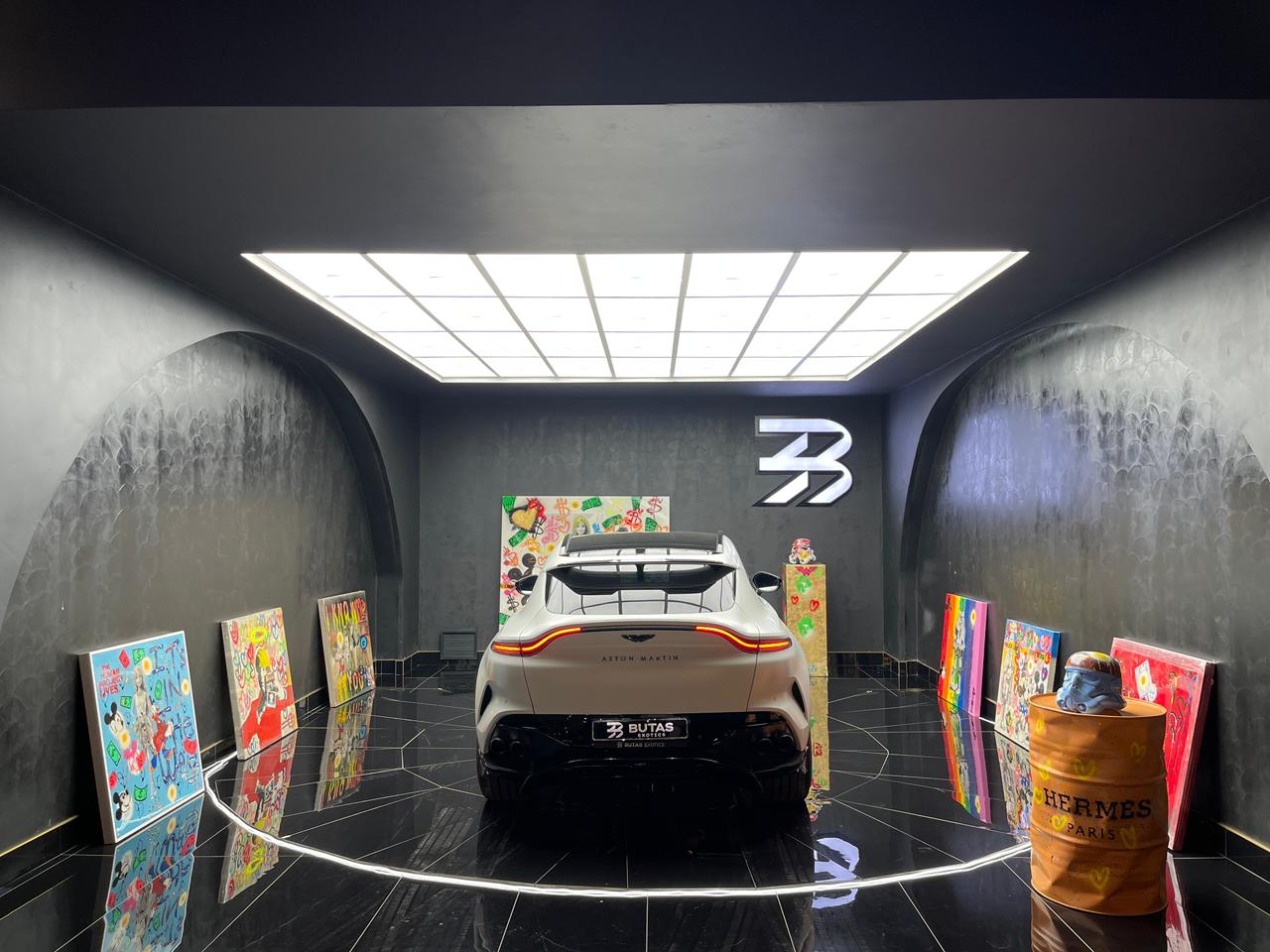 Aston Martin DBX V8 707