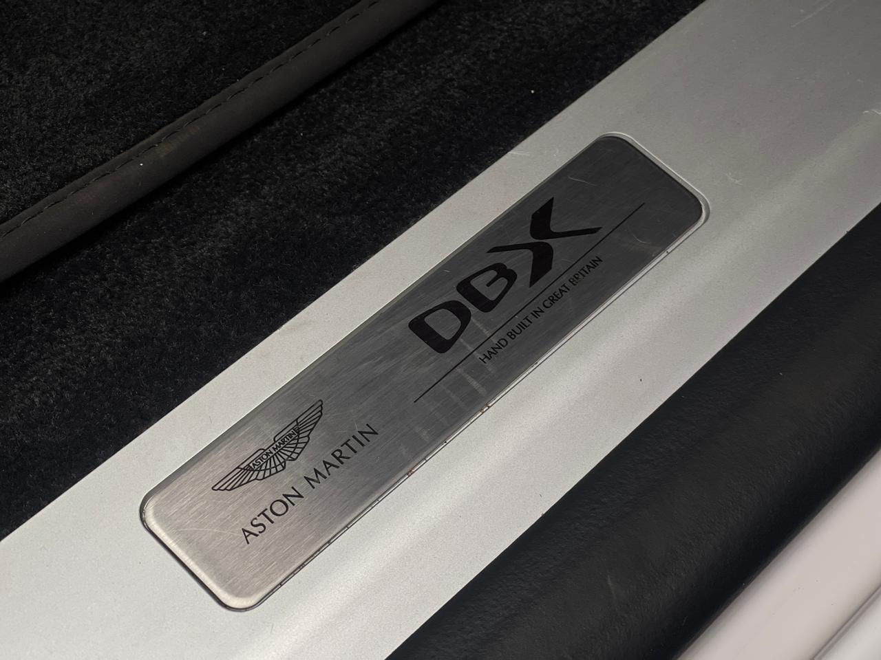 Aston Martin DBX V8 707