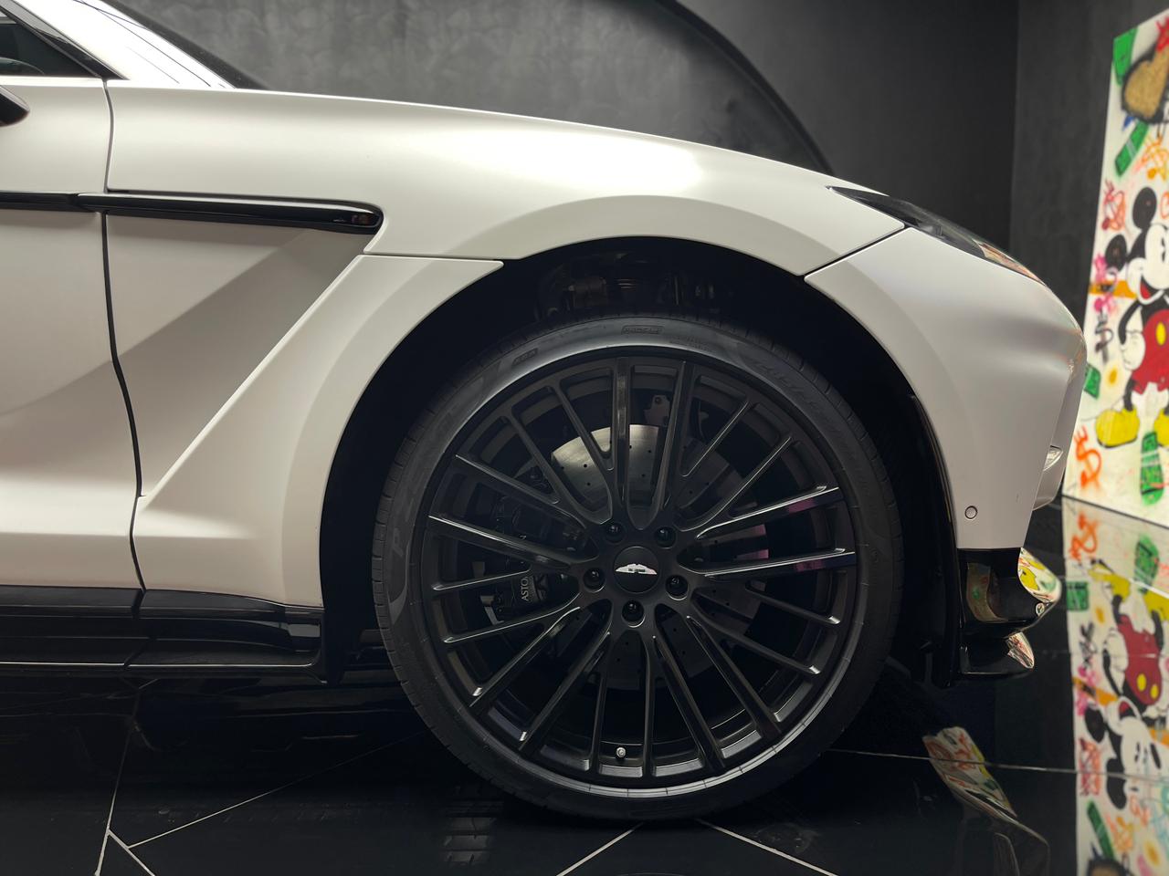 Aston Martin DBX V8 707