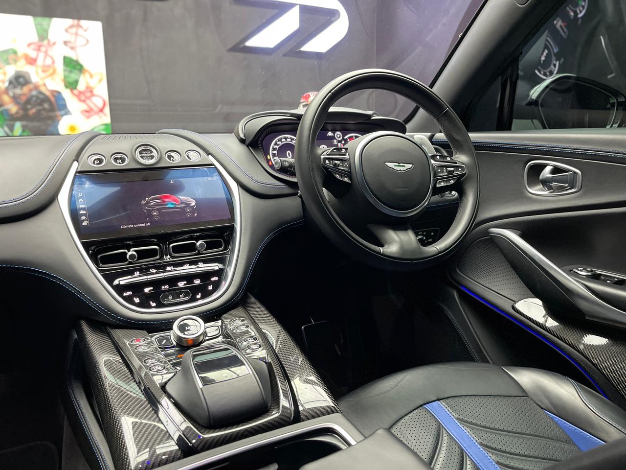 Aston Martin DBX V8 707