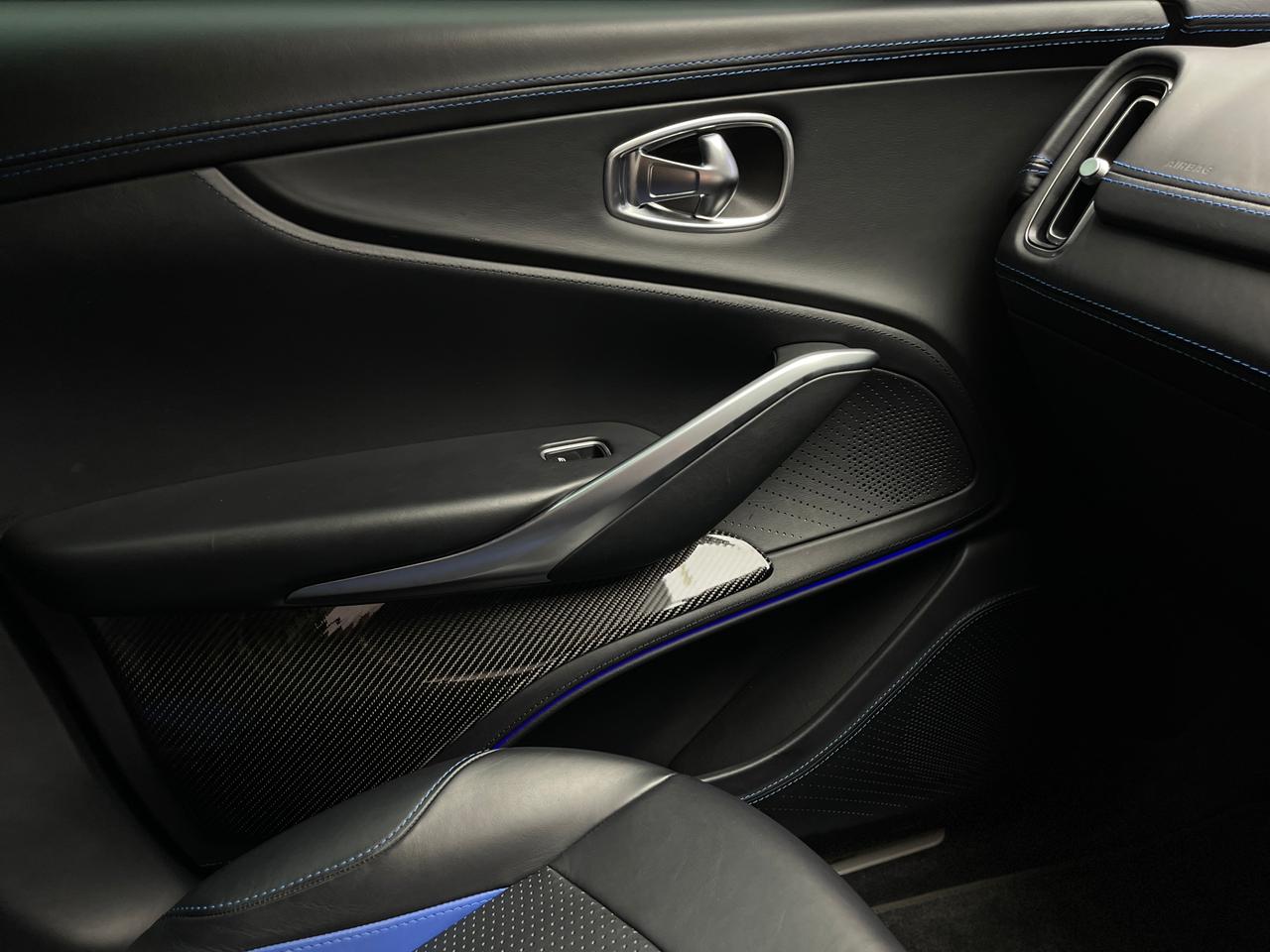 Aston Martin DBX V8 707