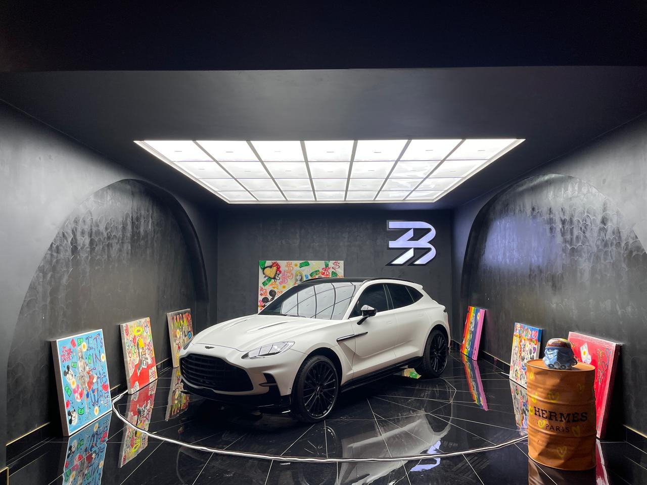 Aston Martin DBX V8 707