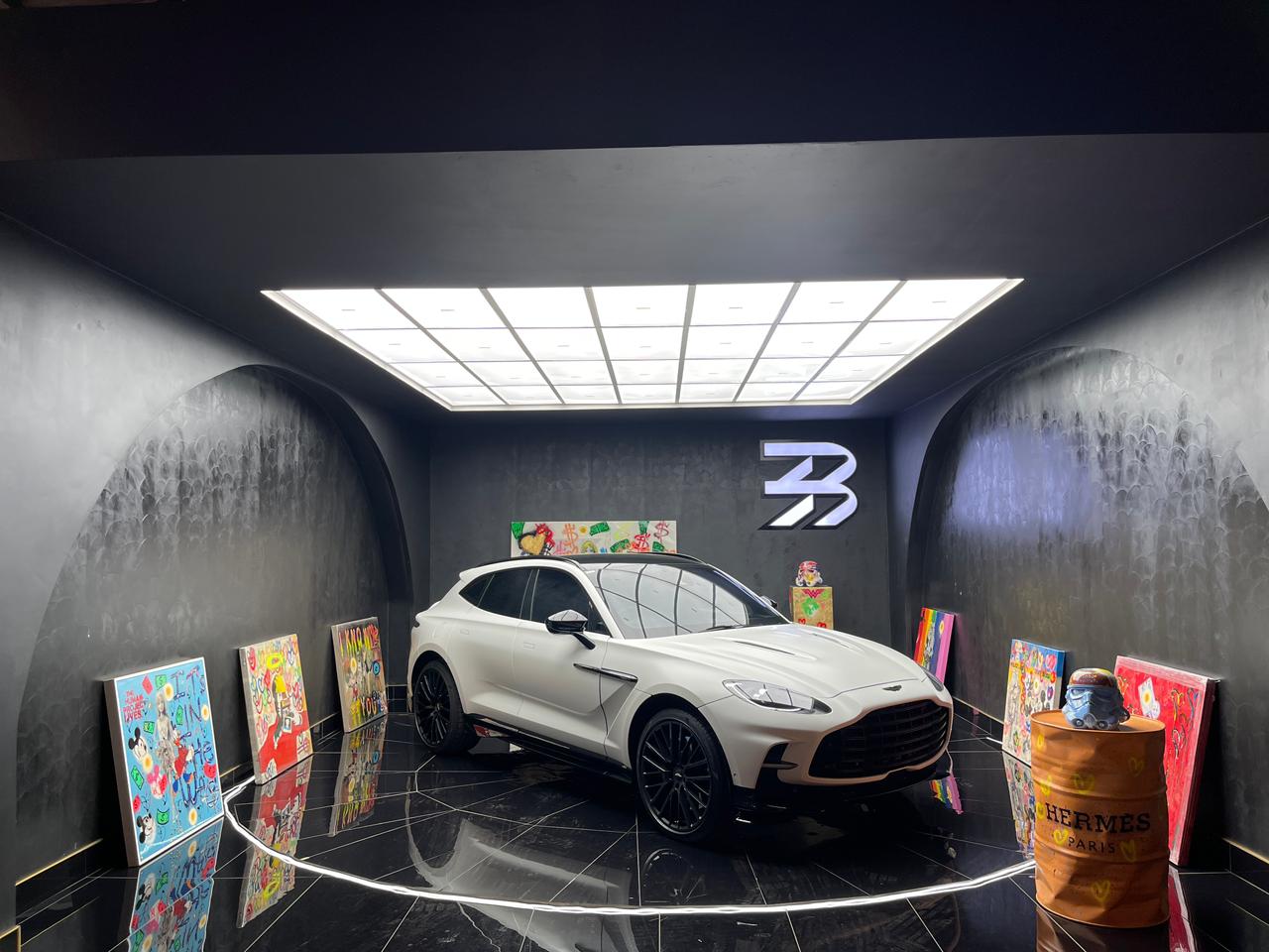 Aston Martin DBX V8 707